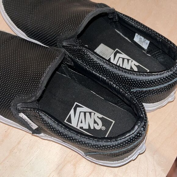 VANS • Perf Leather Classic Slip-Ons • Size 6 - Picture 4 of 6